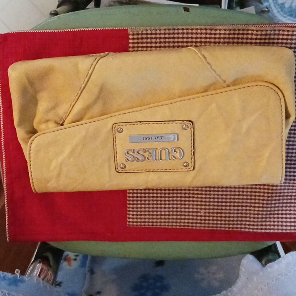 GUESS YELLOW/GOLD CLUTCH PURSE